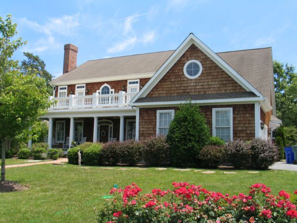 Cedar Home Exterior Cleaning, Softwashing and Restoraton Project - Rehoboth Beach | Lamb's Custom Painting